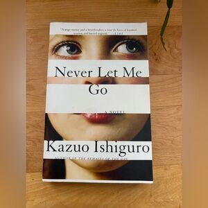 Never Let Me Go by Kazuo Ishiguro Paperback